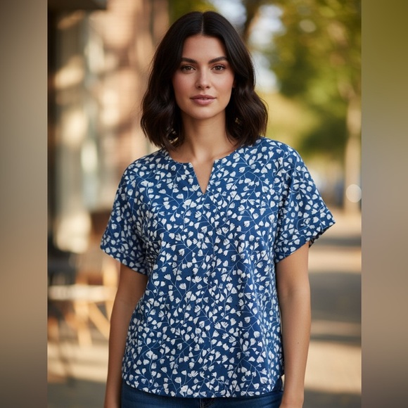 MELLODAY Blue and White Floral Blouse - Picture 3 of 3